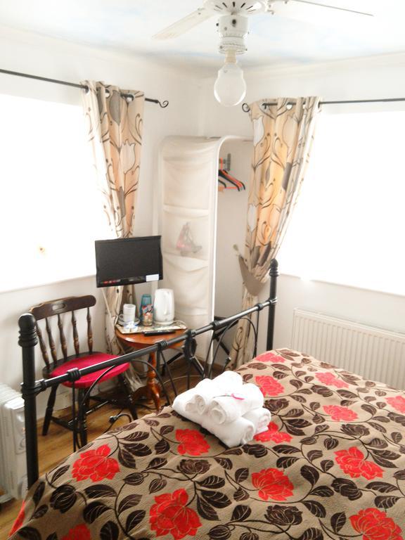 Brooklands Guest House CBG Δωμάτιο φωτογραφία